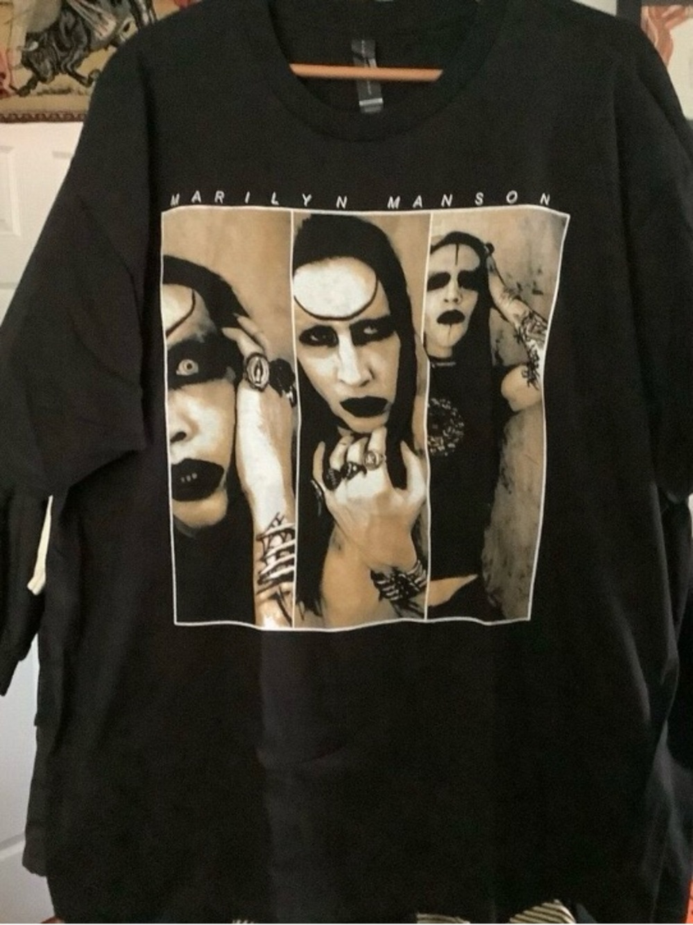 Gildan Black Graphic Tee with Cream Print